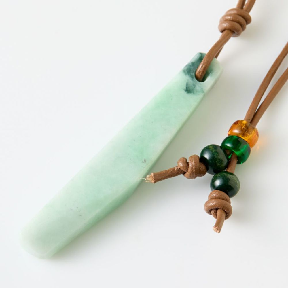 翡翠ペンダント