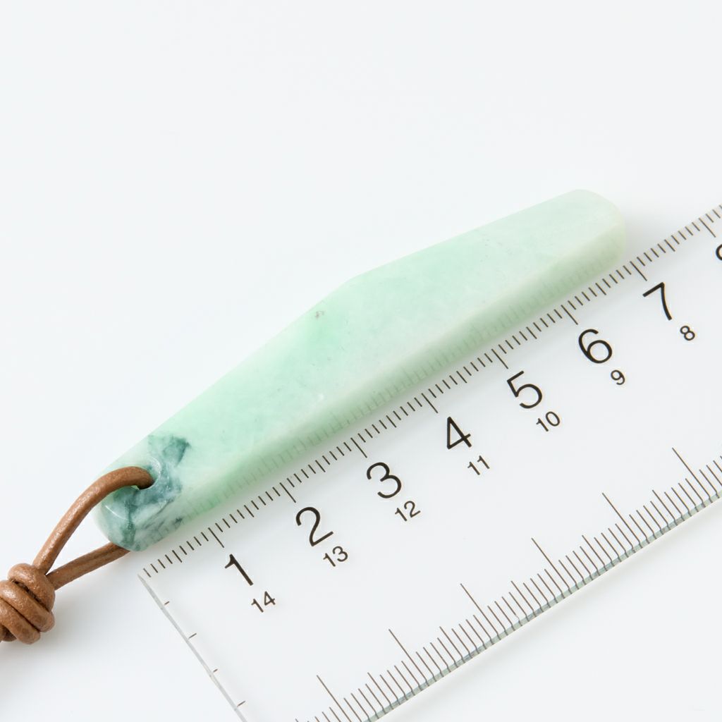 翡翠ペンダント