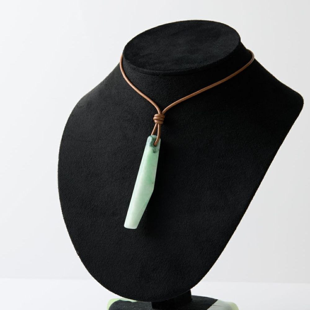 翡翠ペンダント