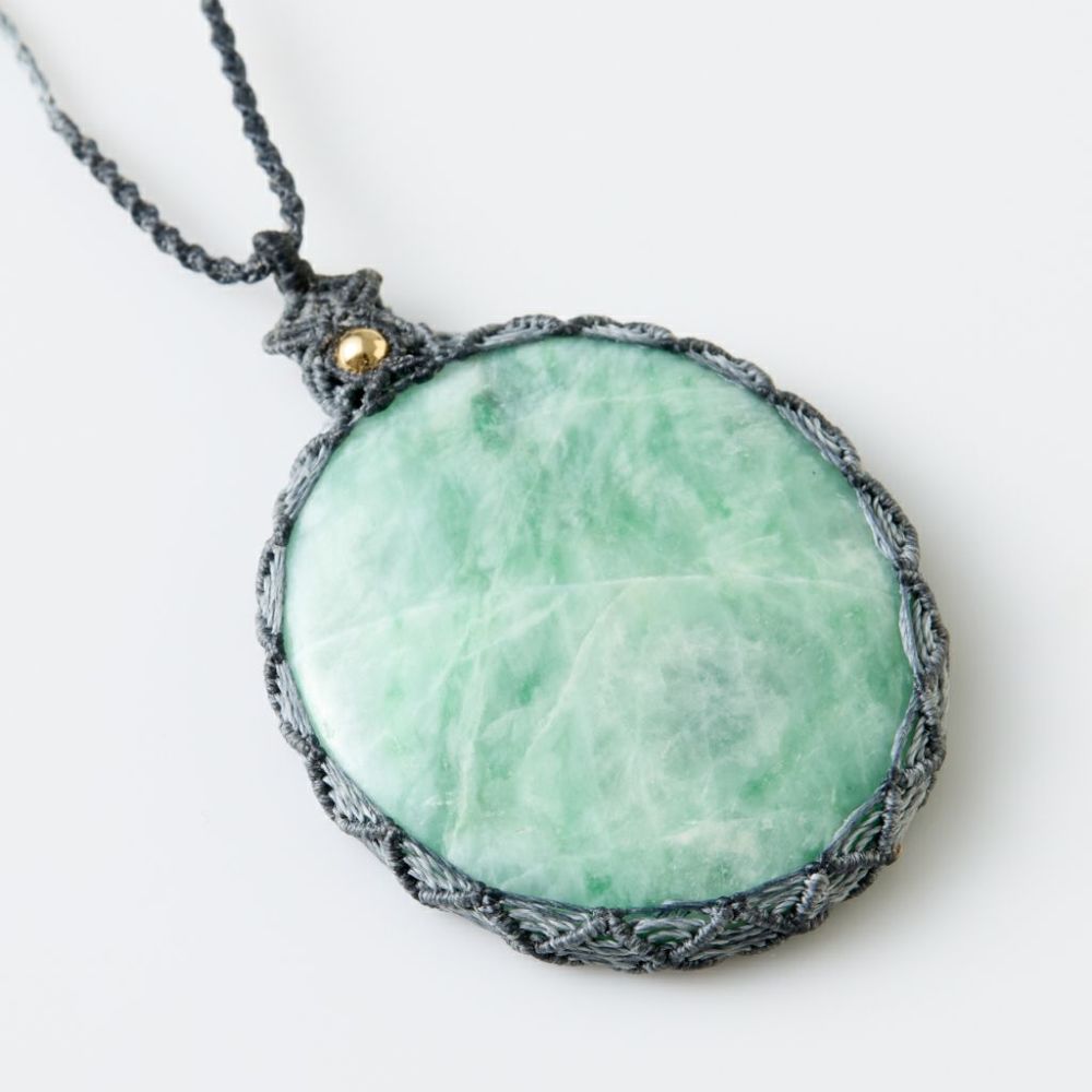 翡翠ペンダント