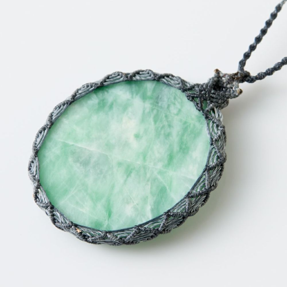 翡翠ペンダント