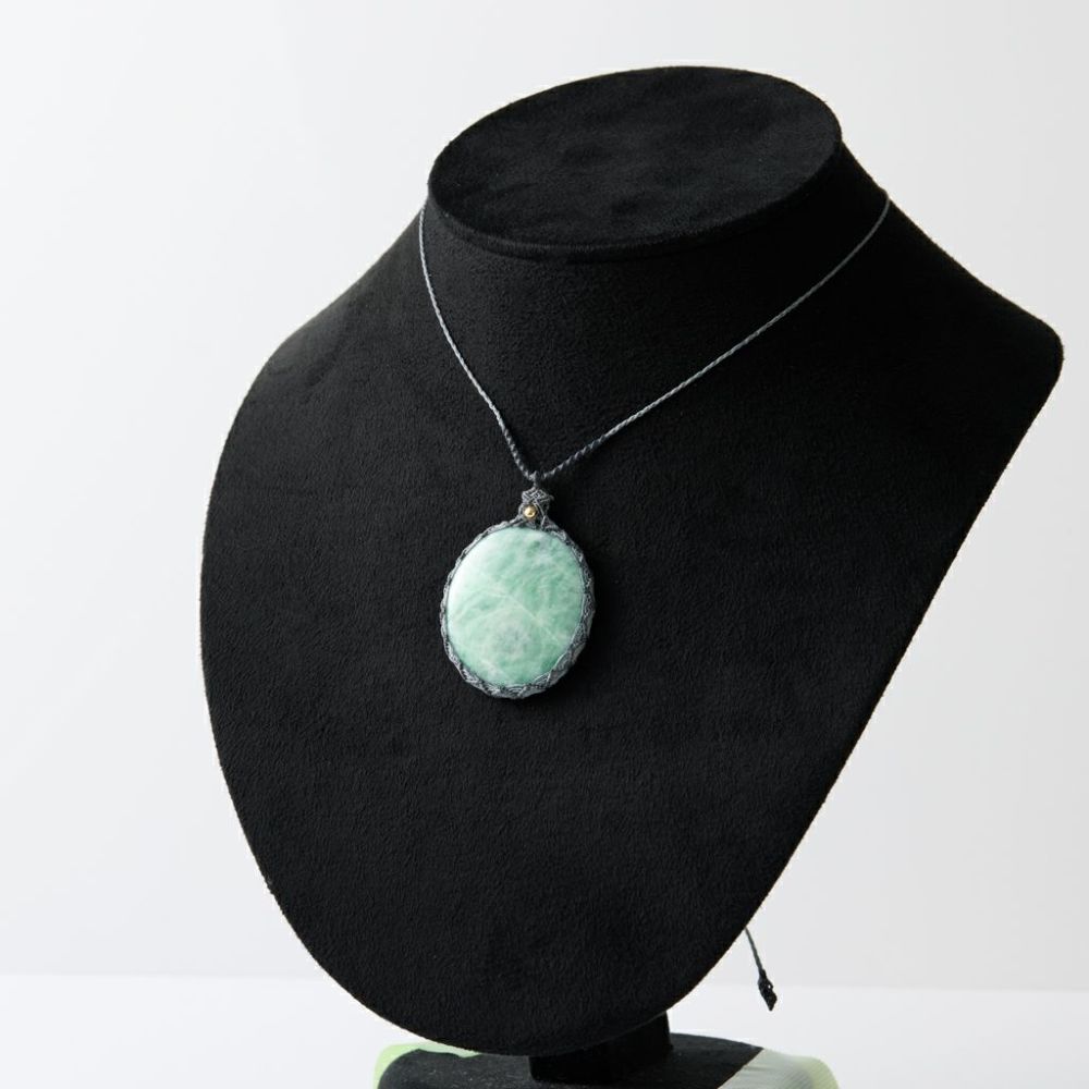 翡翠ペンダント