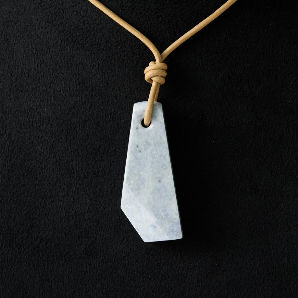 翡翠ペンダント