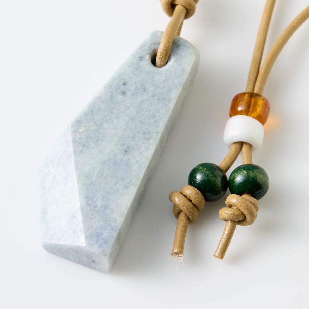 翡翠ペンダント