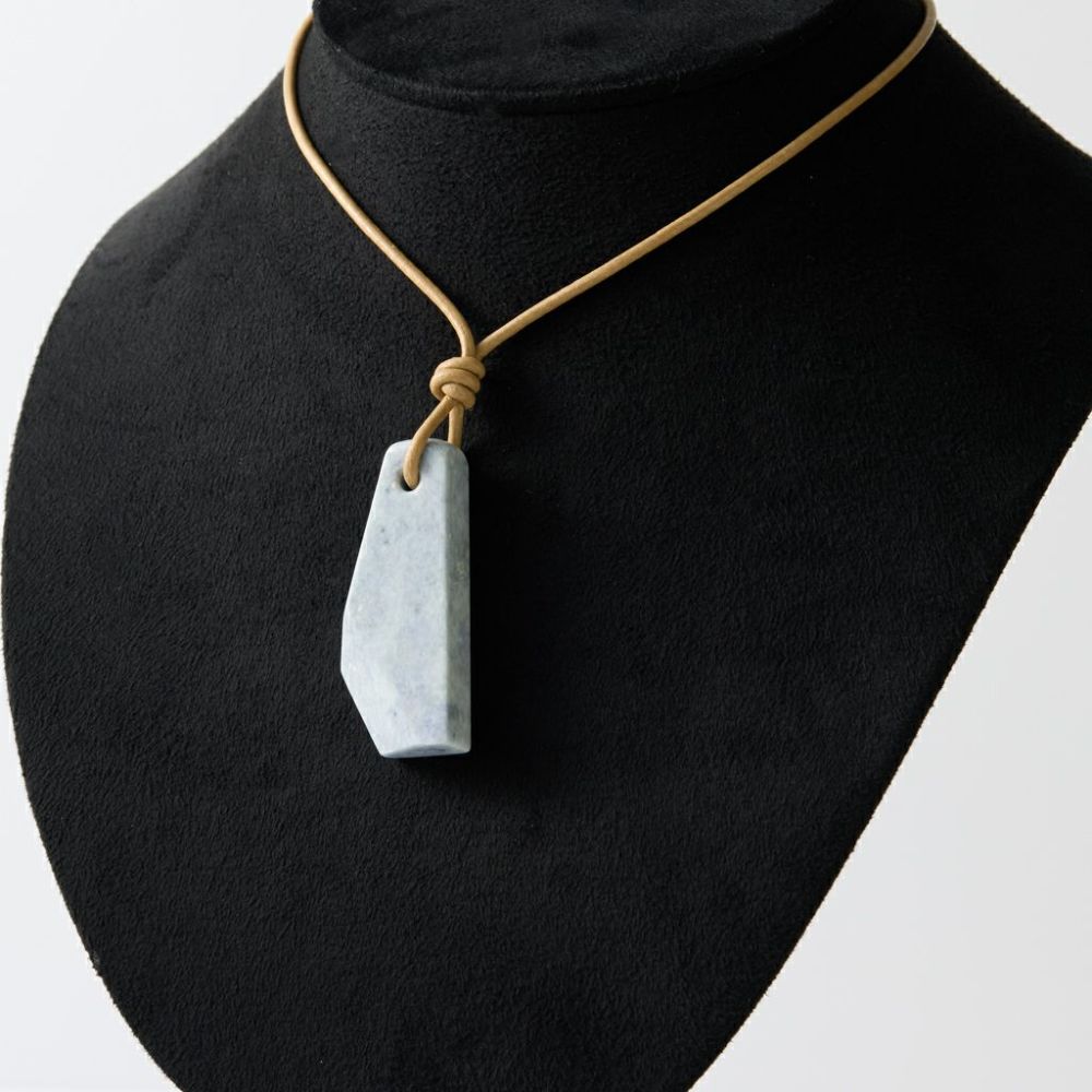 翡翠ペンダント