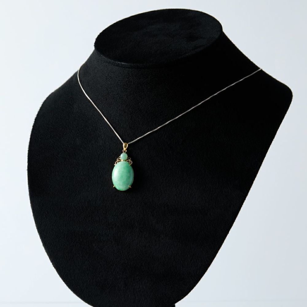 翡翠ペンダント