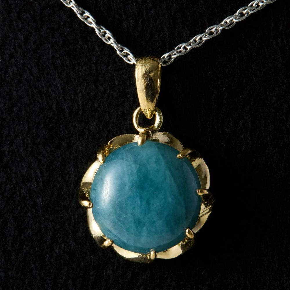 翡翠ペンダント