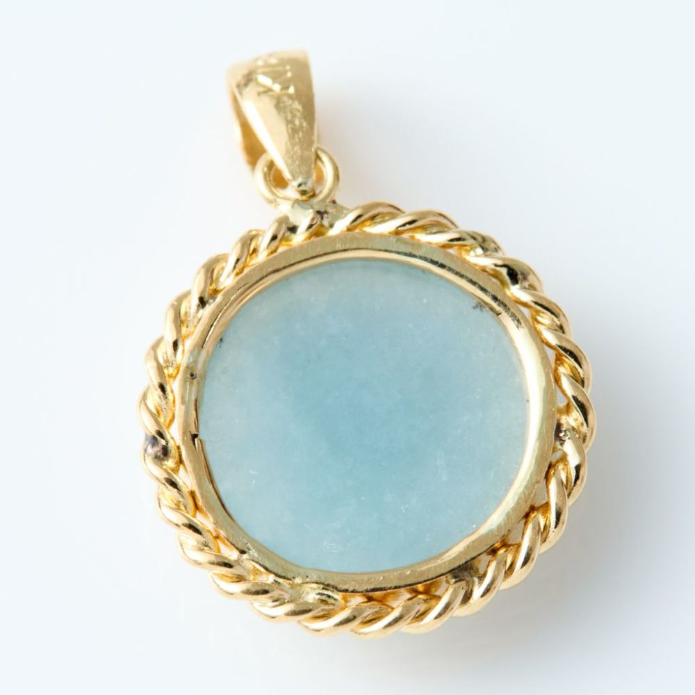 翡翠ペンダント