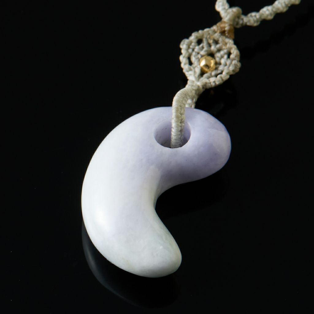 翡翠ペンダント