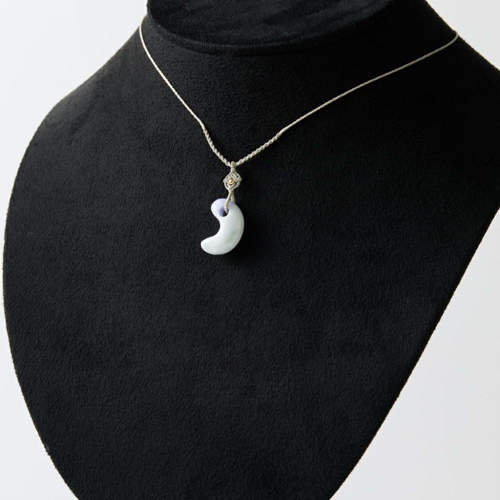 翡翠ペンダント