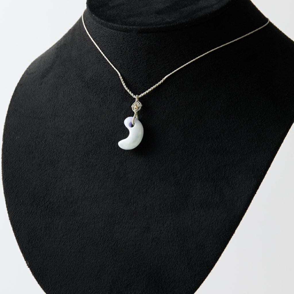 翡翠ペンダント