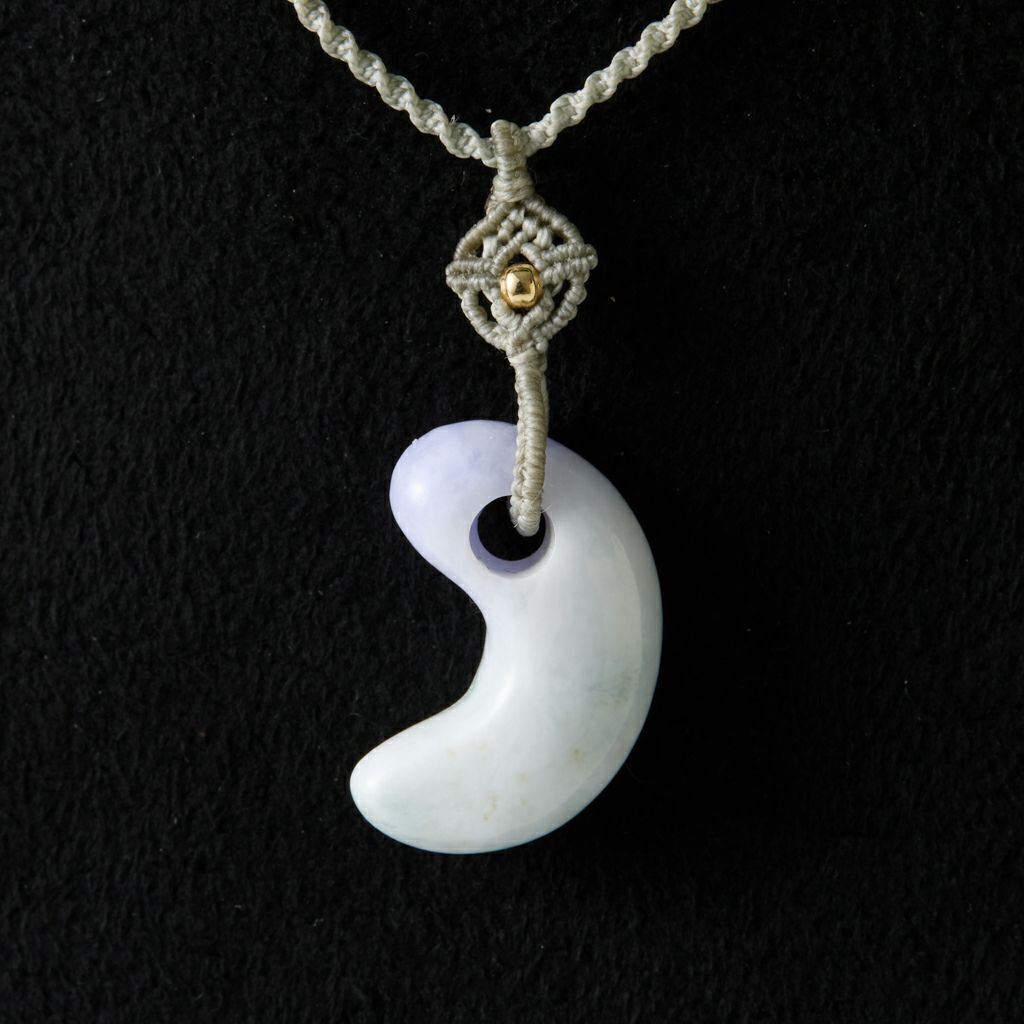 翡翠ペンダント