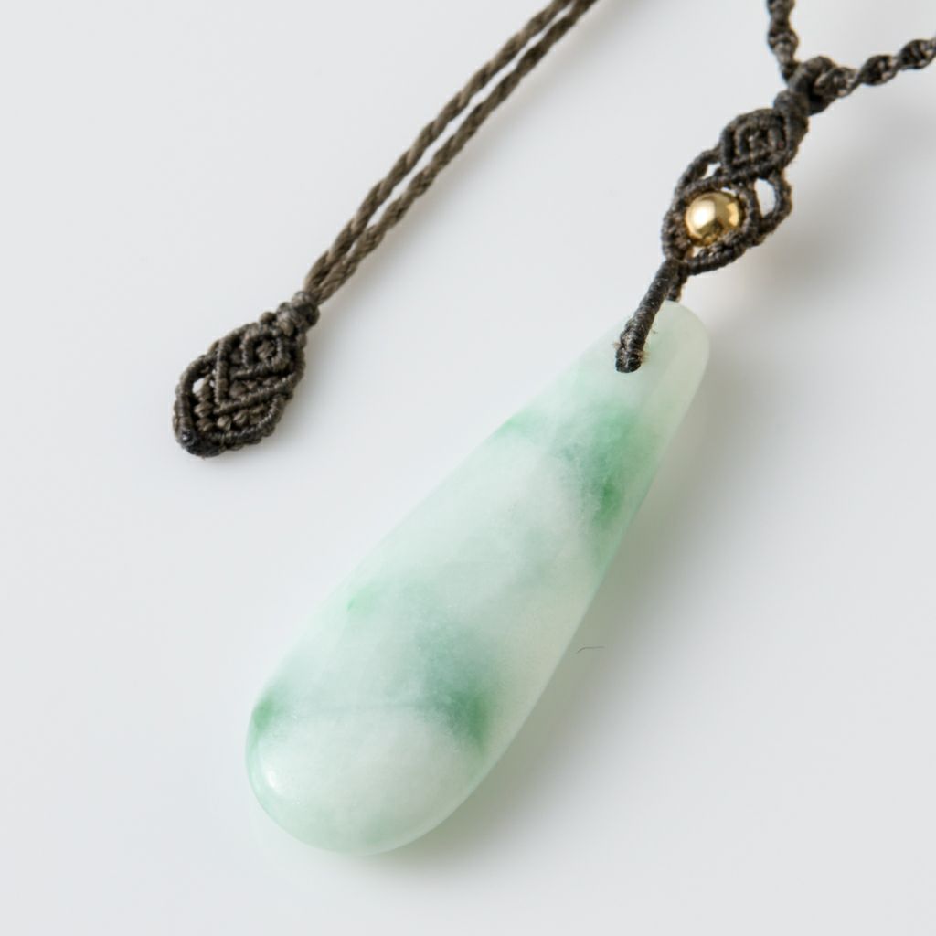 翡翠ペンダント