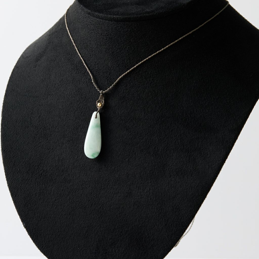 翡翠ペンダント