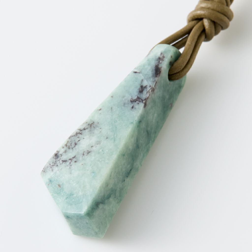 翡翠ペンダント