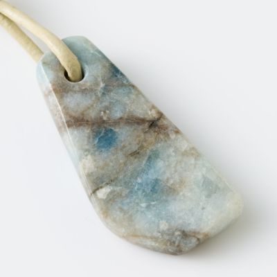 希少 国産糸魚川翡翠勾玉ペンダント◇ 🐥🐉【希少】糸魚川翡翠勾玉72mm(緑)ペンダント/成功、繁栄、霊性